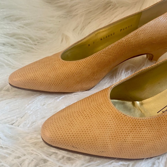 Vintage Bruno Magli Heels - Picture 8 of 16